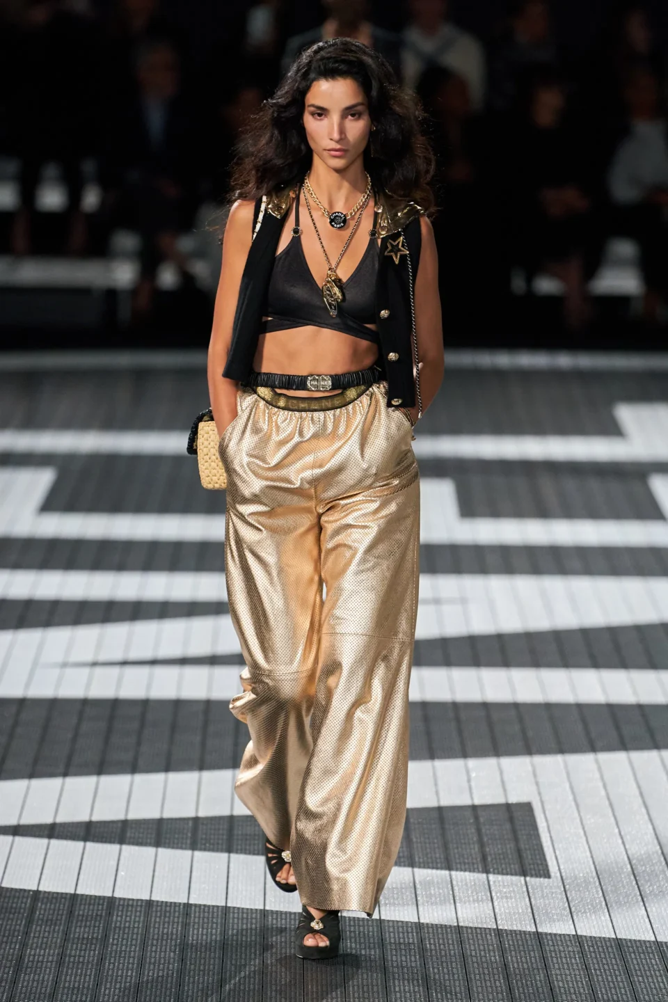 00057-chanel-resort-2024-credit-gorunway