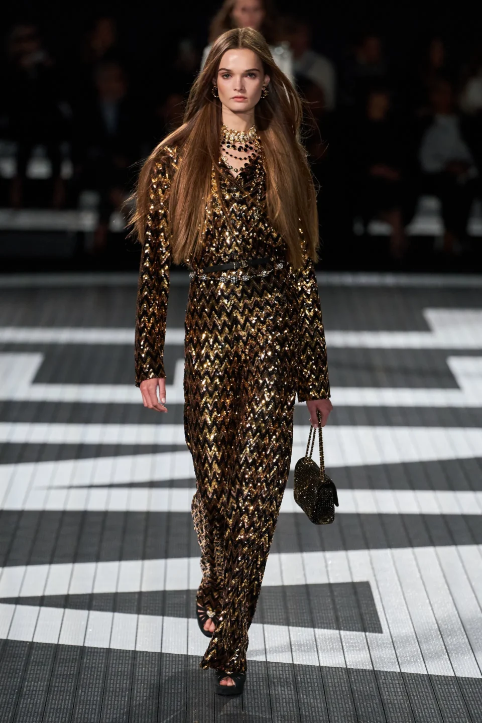 00070-chanel-resort-2024-credit-gorunway