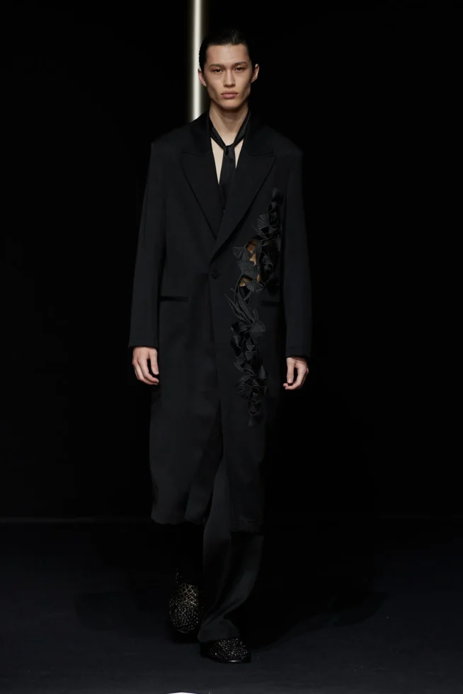 00002-emporio-armani-spring-2024-menswear-credit-gorunway