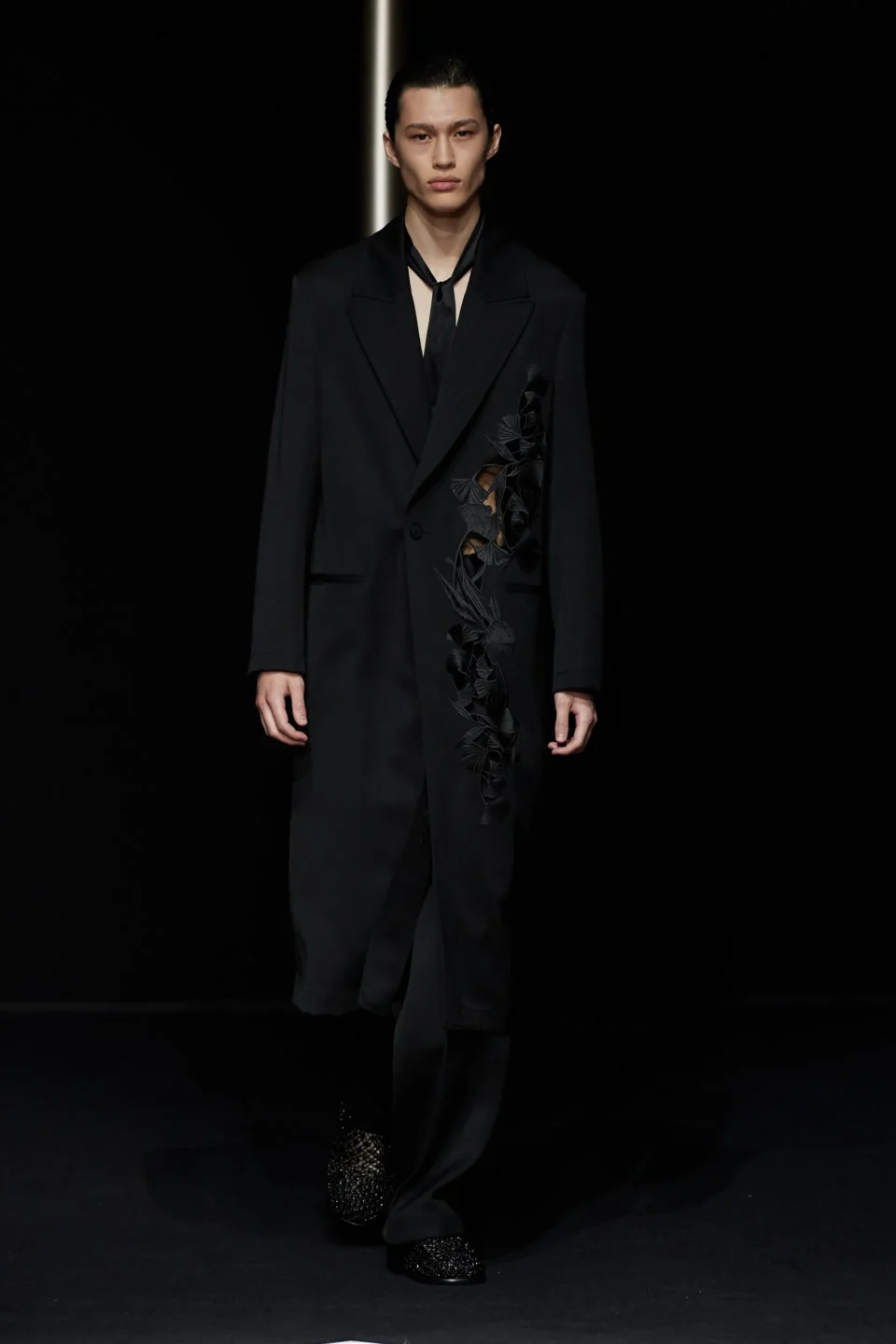 00002-emporio-armani-spring-2024-menswear-credit-gorunway