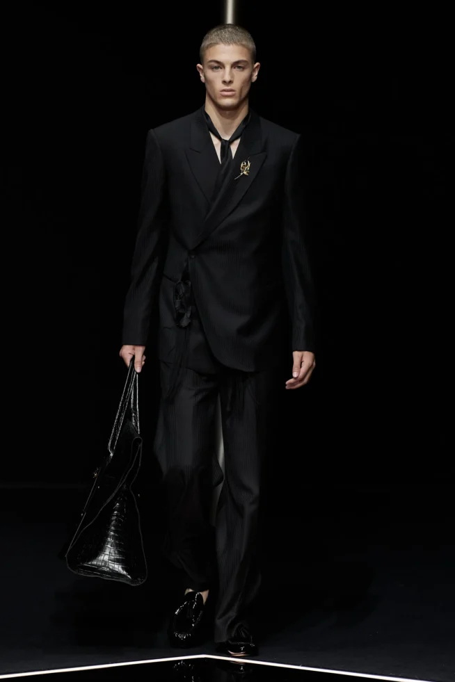 00003-emporio-armani-spring-2024-menswear-credit-gorunway