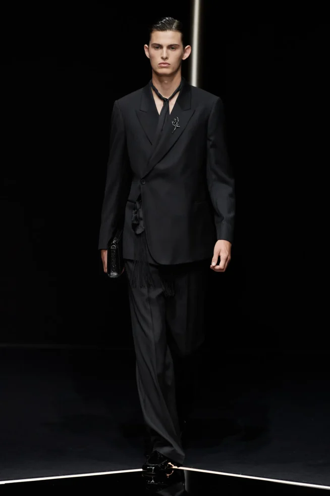 00004-emporio-armani-spring-2024-menswear-credit-gorunway