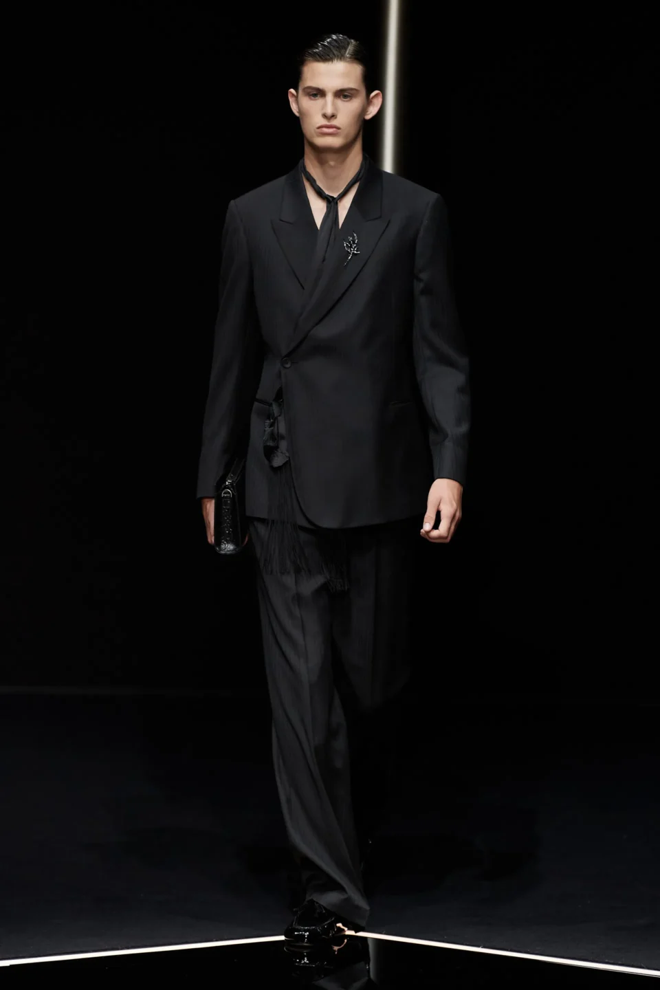 00004-emporio-armani-spring-2024-menswear-credit-gorunway