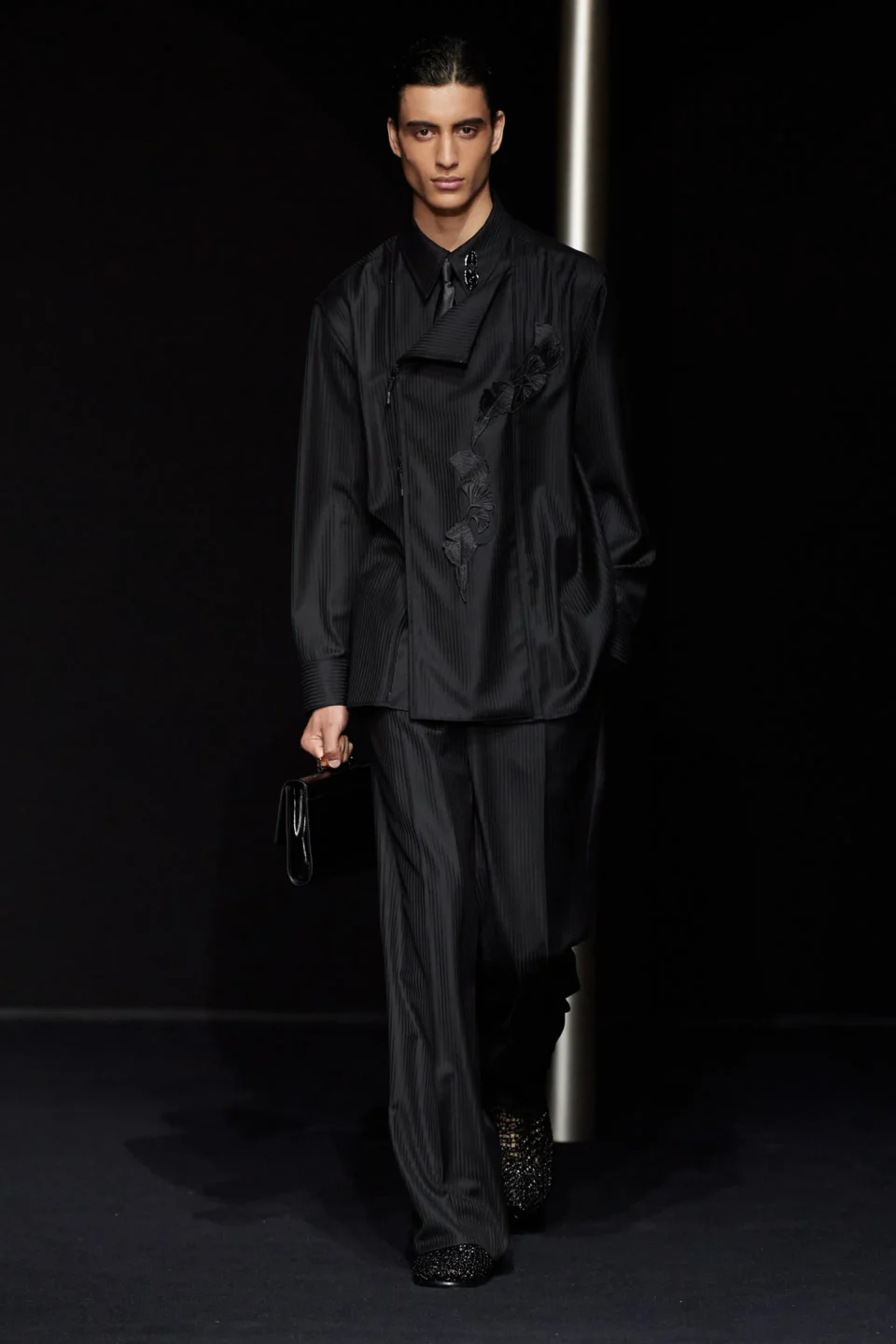 00005-emporio-armani-spring-2024-menswear-credit-gorunway