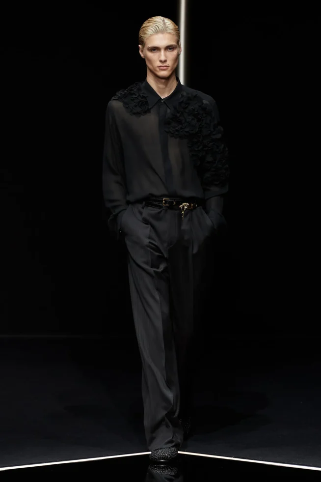 00006-emporio-armani-spring-2024-menswear-credit-gorunway