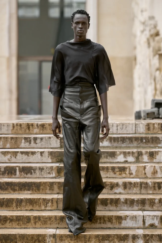 00006-rick-owens-spring-2024-menswear-credit-gorunway
