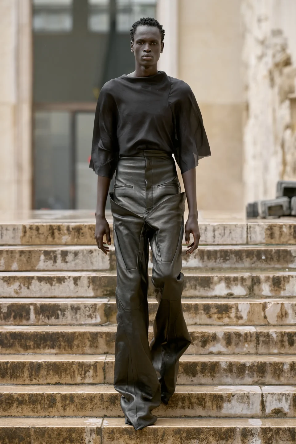 00006-rick-owens-spring-2024-menswear-credit-gorunway
