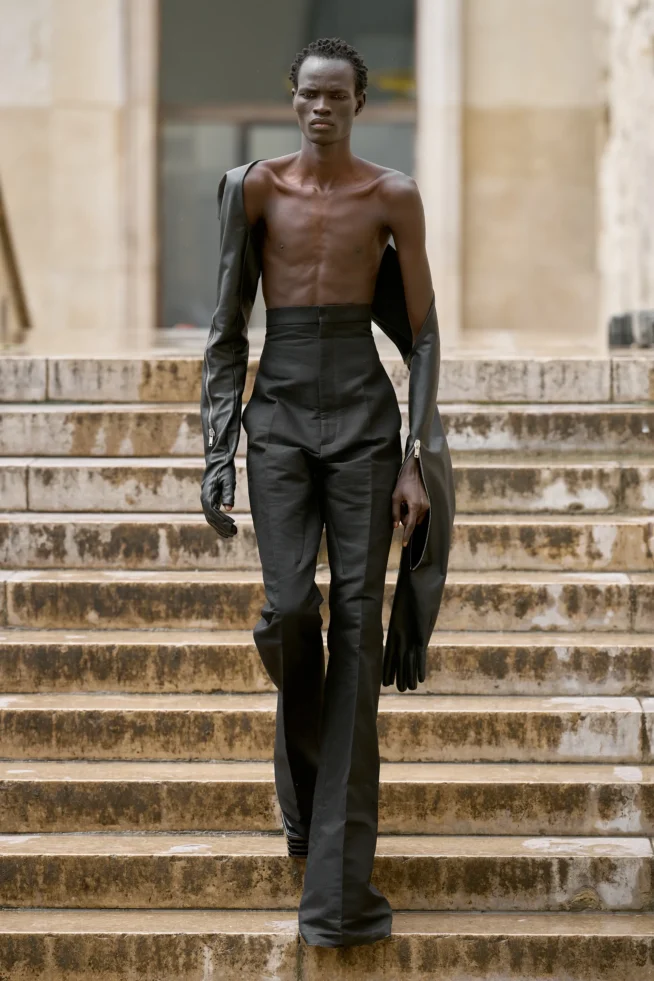 00009-rick-owens-spring-2024-menswear-credit-gorunway