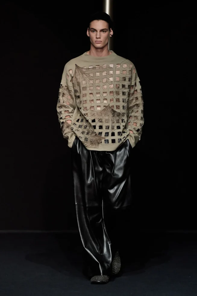 00010-emporio-armani-spring-2024-menswear-credit-gorunway