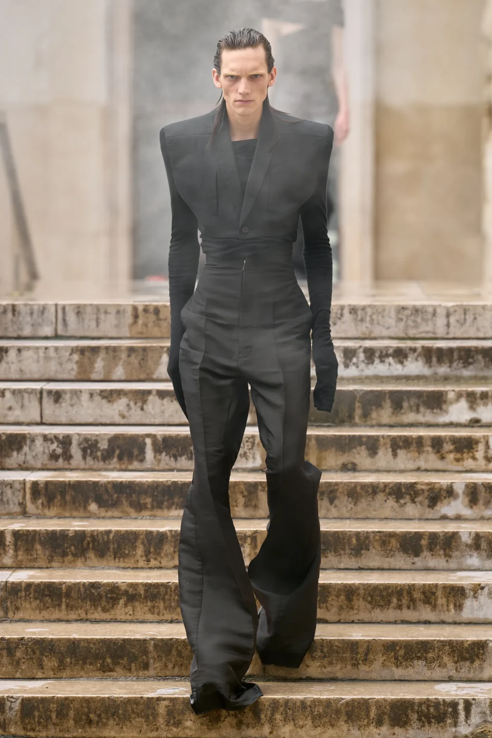 00013-rick-owens-spring-2024-menswear-credit-gorunway