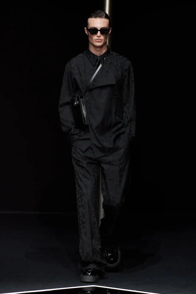 00014-emporio-armani-spring-2024-menswear-credit-gorunway