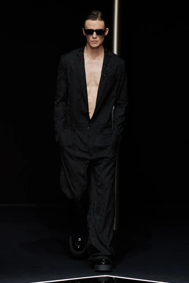 00015-emporio-armani-spring-2024-menswear-credit-gorunway