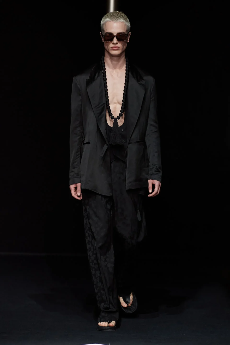 00016-emporio-armani-spring-2024-menswear-credit-gorunway