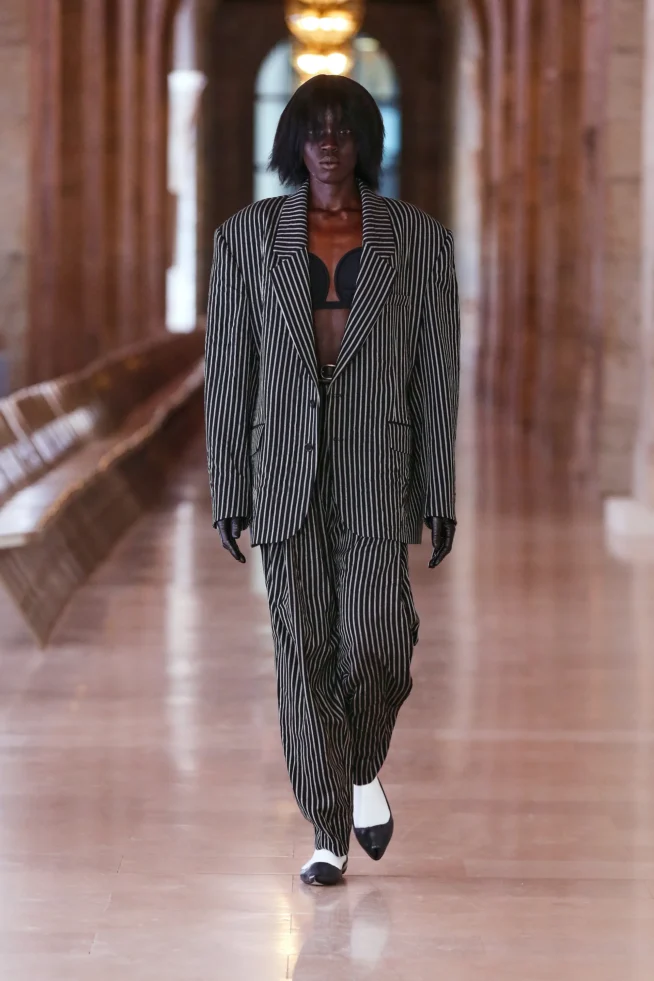 00018-marc-jacobs-fall-2023--ready-to-wear-credit-brand