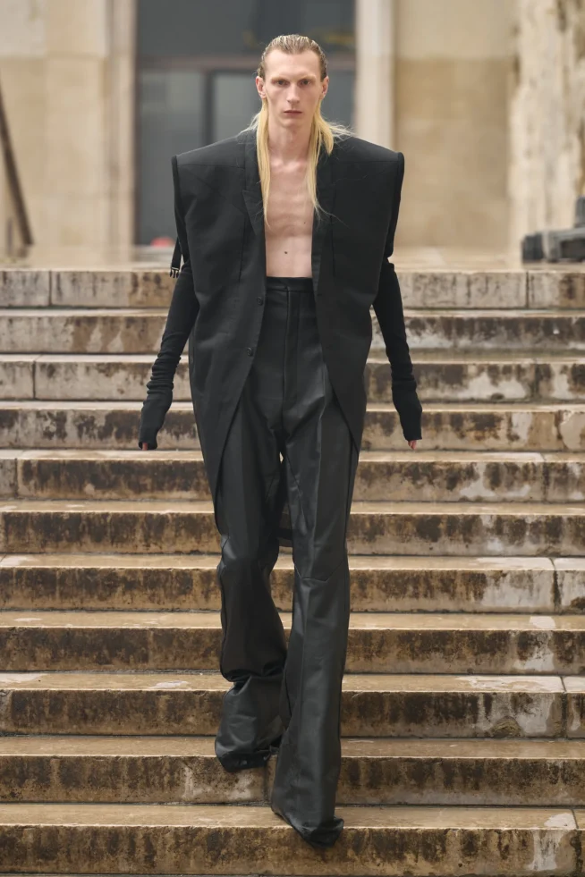 00018-rick-owens-spring-2024-menswear-credit-gorunway