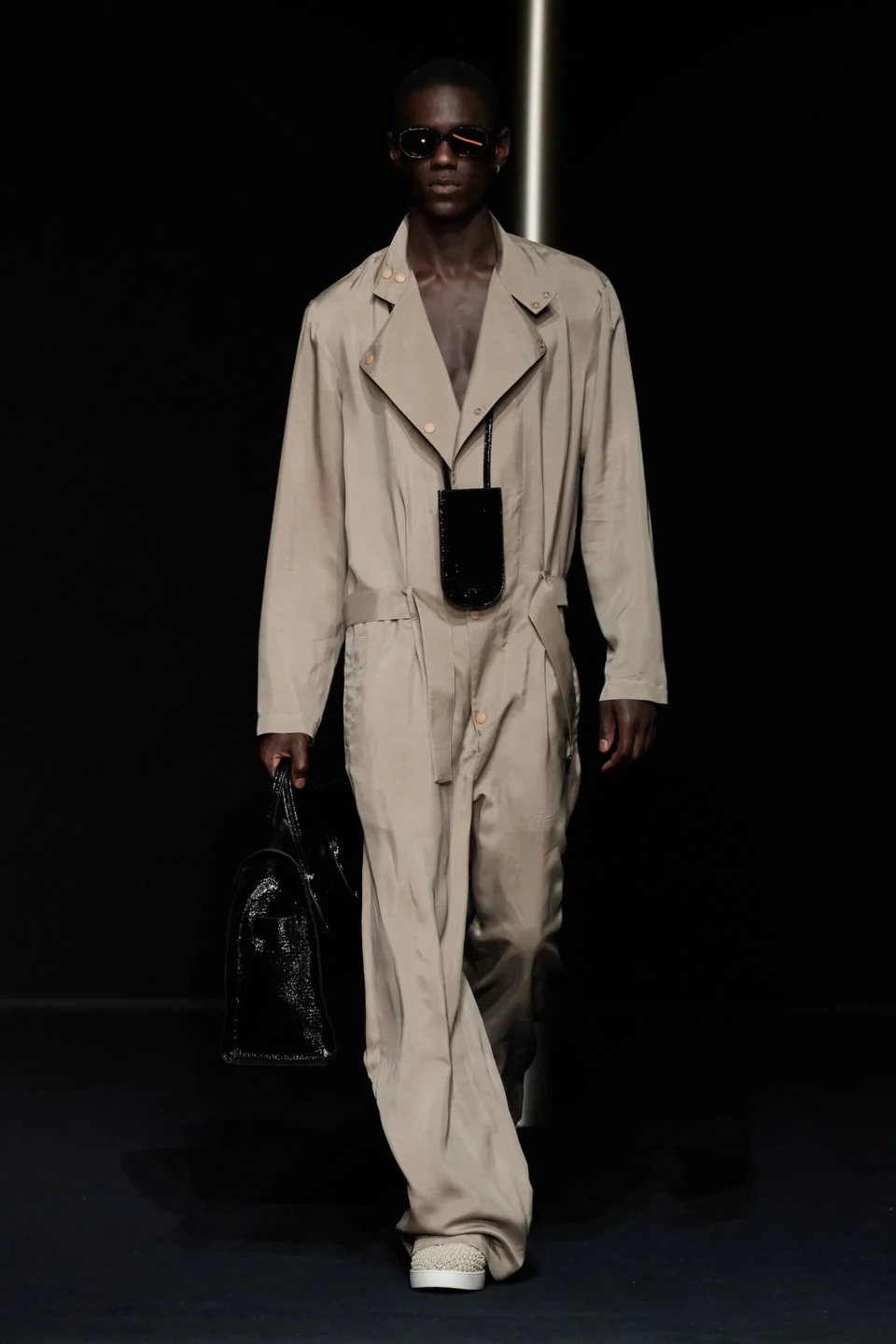 00019-emporio-armani-spring-2024-menswear-credit-gorunway