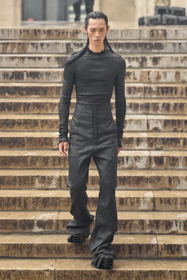 00019-rick-owens-spring-2024-menswear-credit-gorunway
