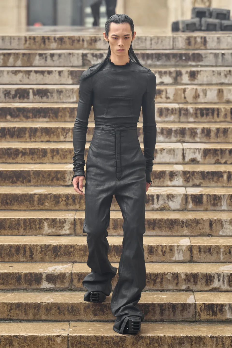 00019-rick-owens-spring-2024-menswear-credit-gorunway