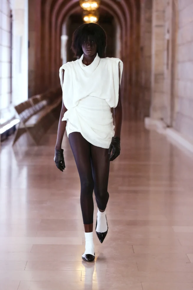 00028-marc-jacobs-fall-2023--ready-to-wear-credit-brand