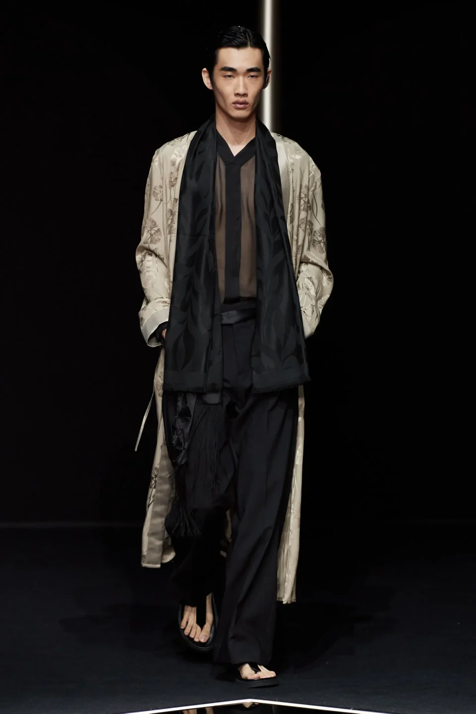 00038-emporio-armani-spring-2024-menswear-credit-gorunway
