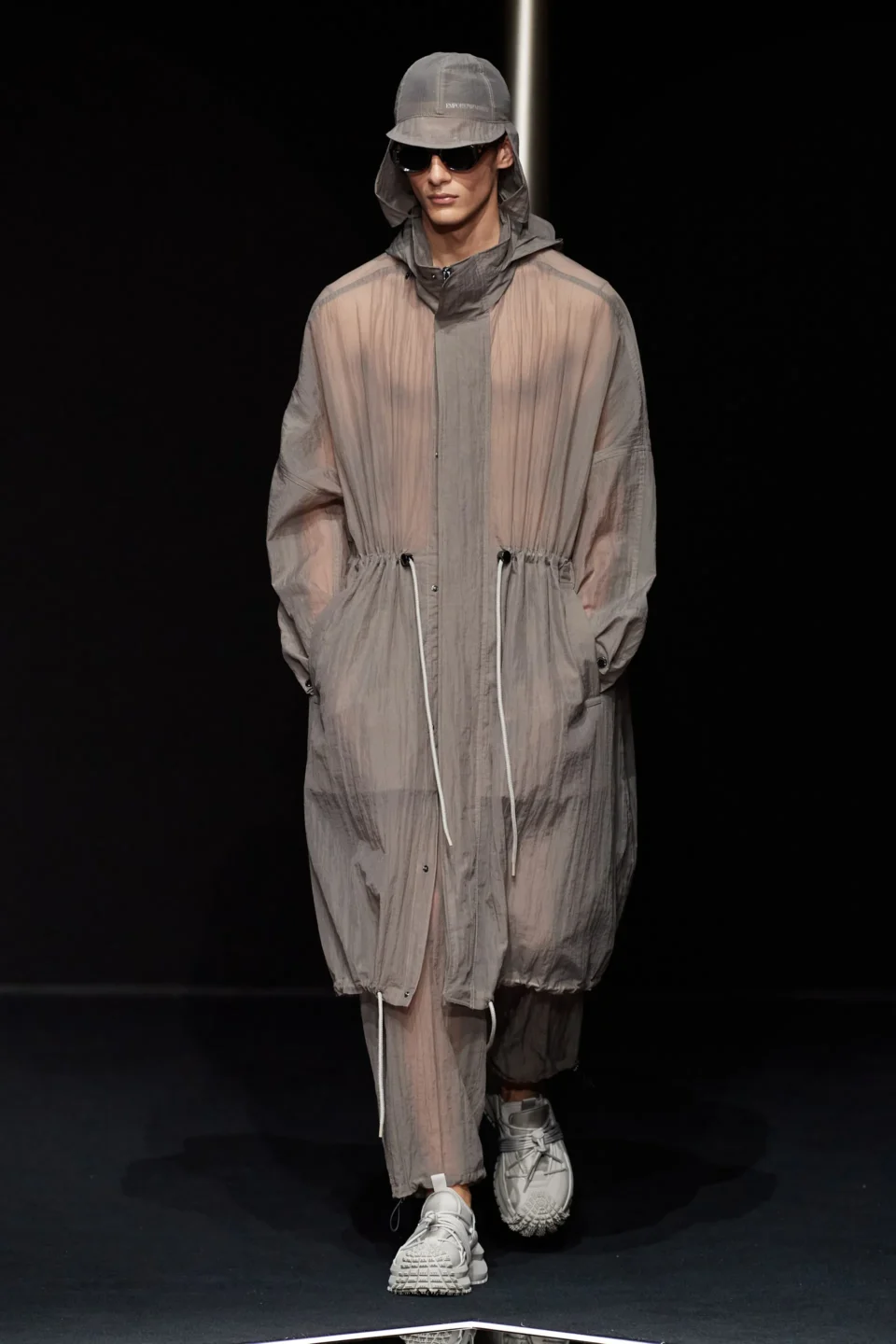 00040-emporio-armani-spring-2024-menswear-credit-gorunway