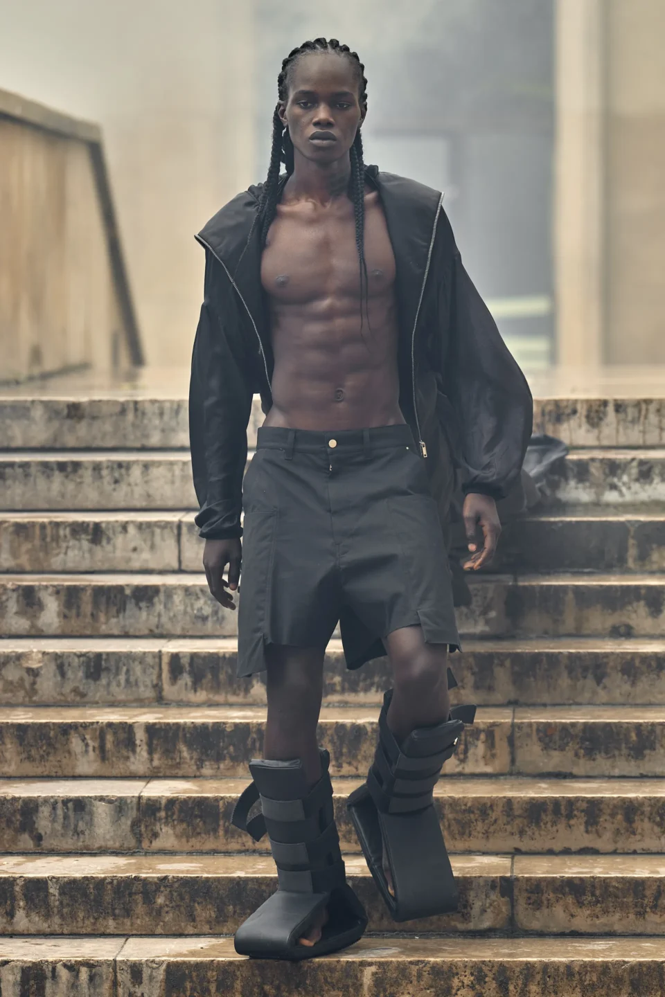00040-rick-owens-spring-2024-menswear-credit-gorunway