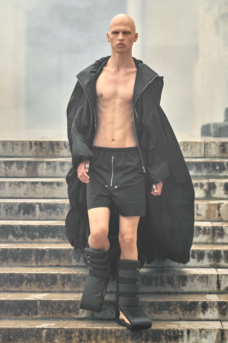 00041-rick-owens-spring-2024-menswear-credit-gorunway