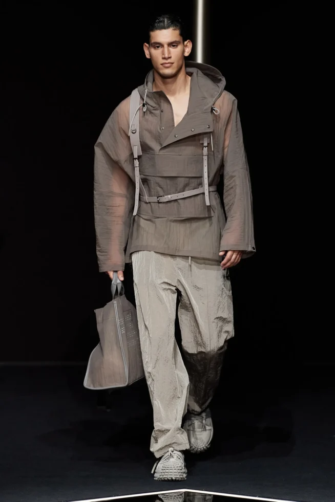 00042-emporio-armani-spring-2024-menswear-credit-gorunway