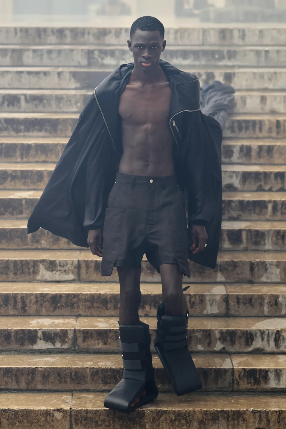 00042-rick-owens-spring-2024-menswear-credit-gorunway