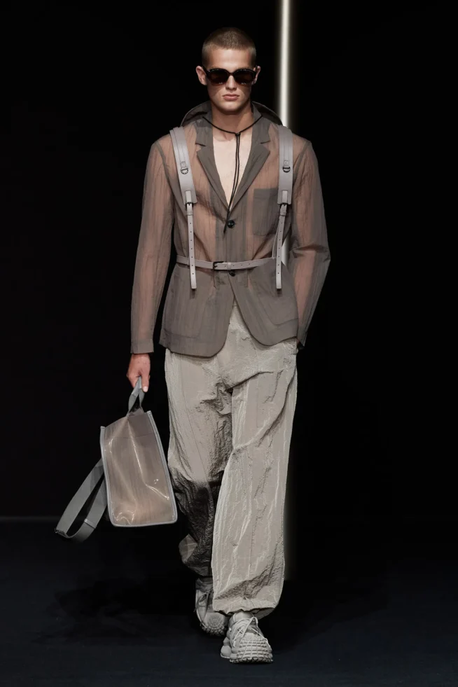00043-emporio-armani-spring-2024-menswear-credit-gorunway