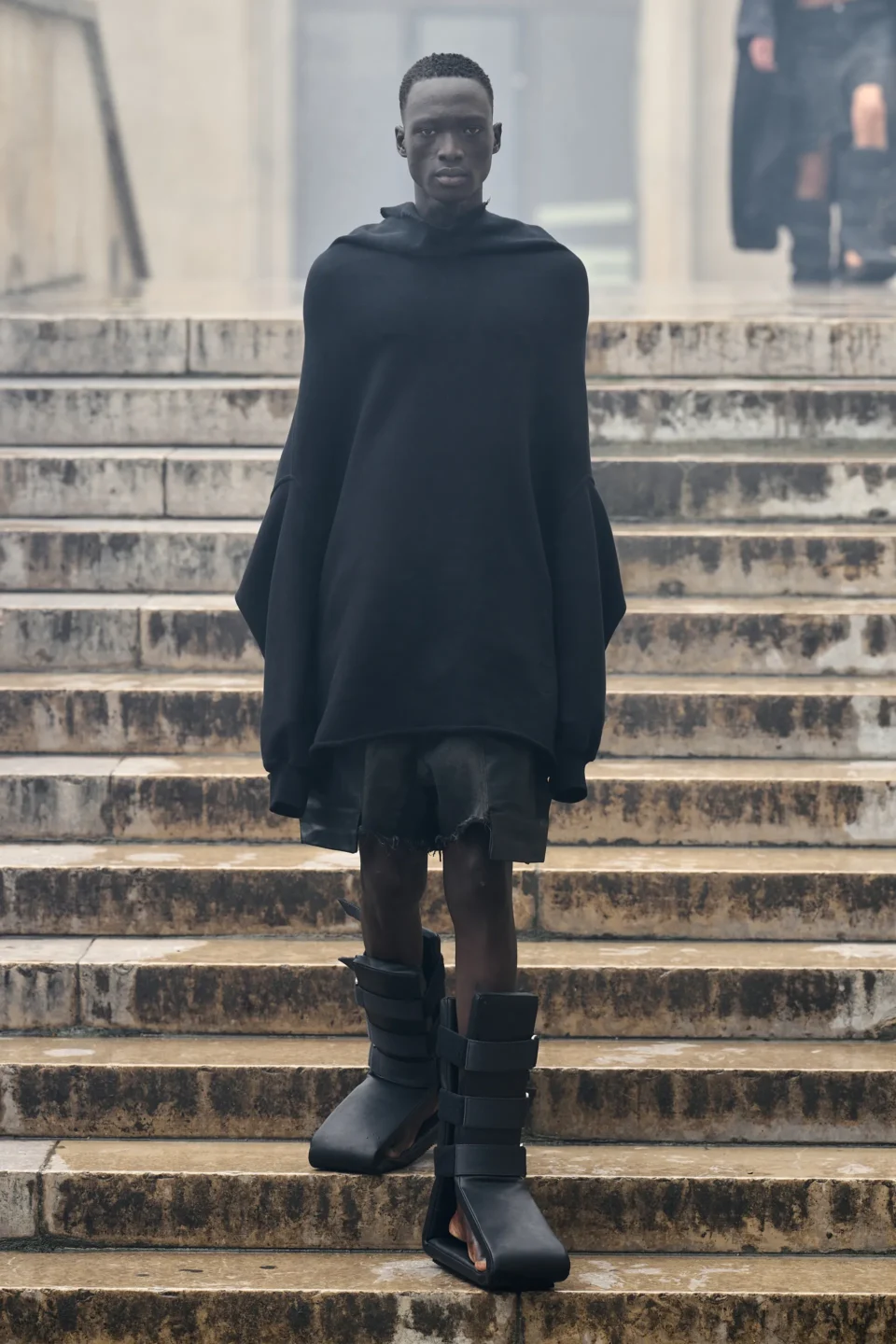 00046-rick-owens-spring-2024-menswear-credit-gorunway