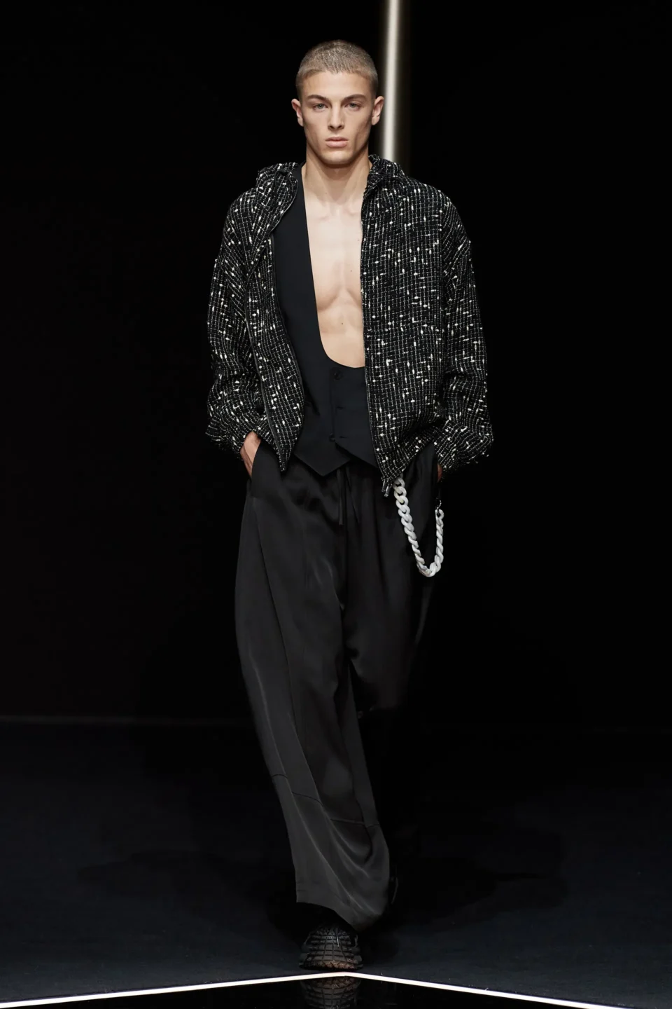 00051-emporio-armani-spring-2024-menswear-credit-gorunway