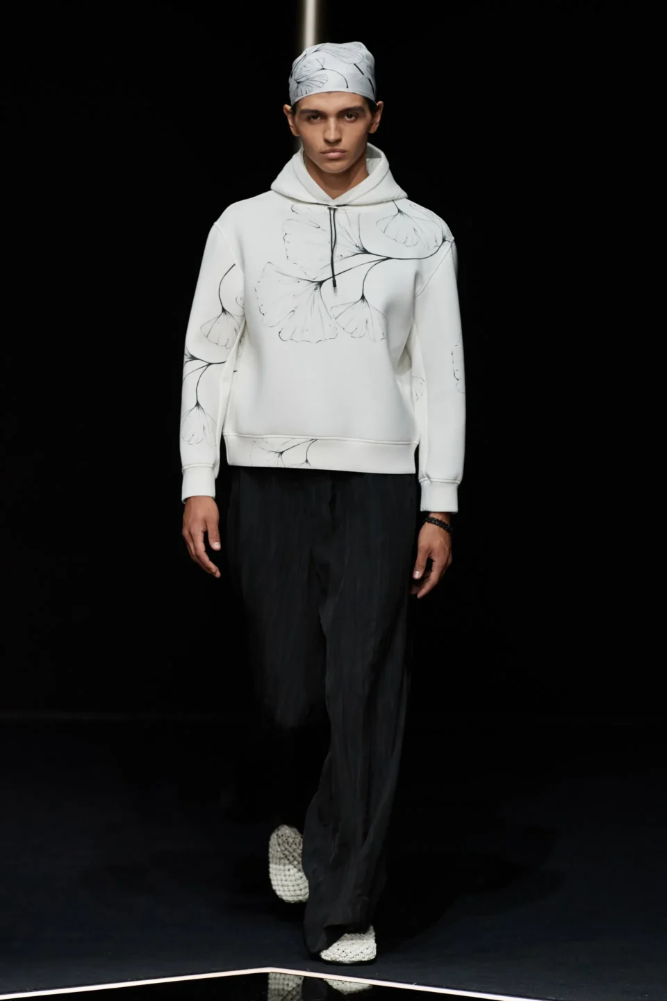 00053-emporio-armani-spring-2024-menswear-credit-gorunway