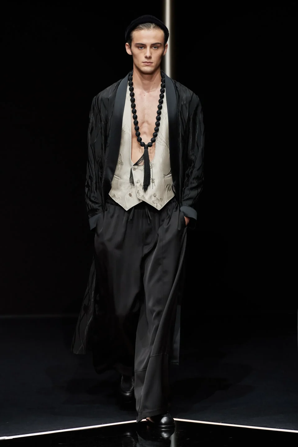 00055-emporio-armani-spring-2024-menswear-credit-gorunway
