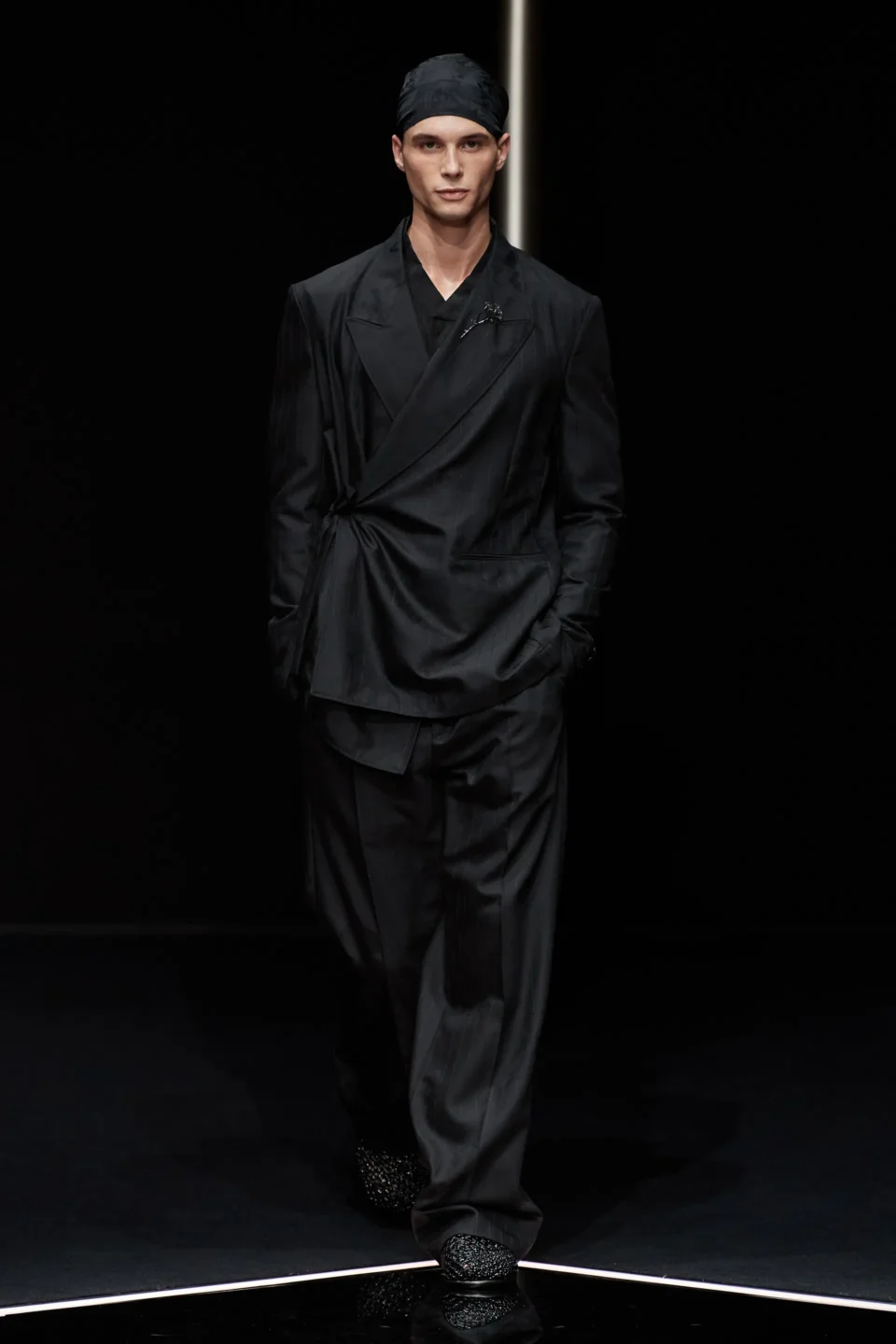 00063-emporio-armani-spring-2024-menswear-credit-gorunway