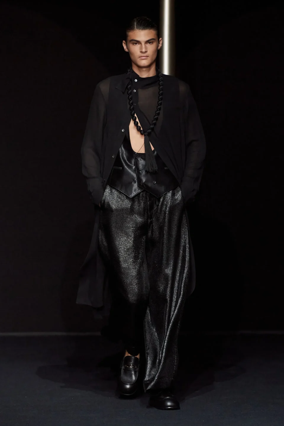 00068-emporio-armani-spring-2024-menswear-credit-gorunway
