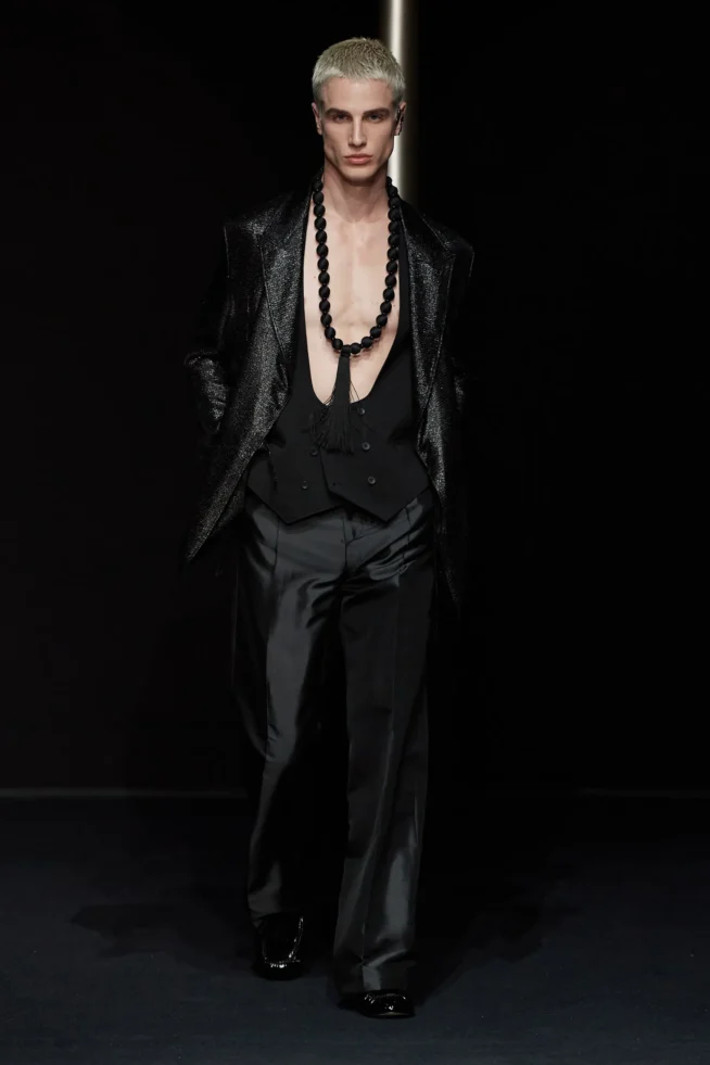00069-emporio-armani-spring-2024-menswear-credit-gorunway
