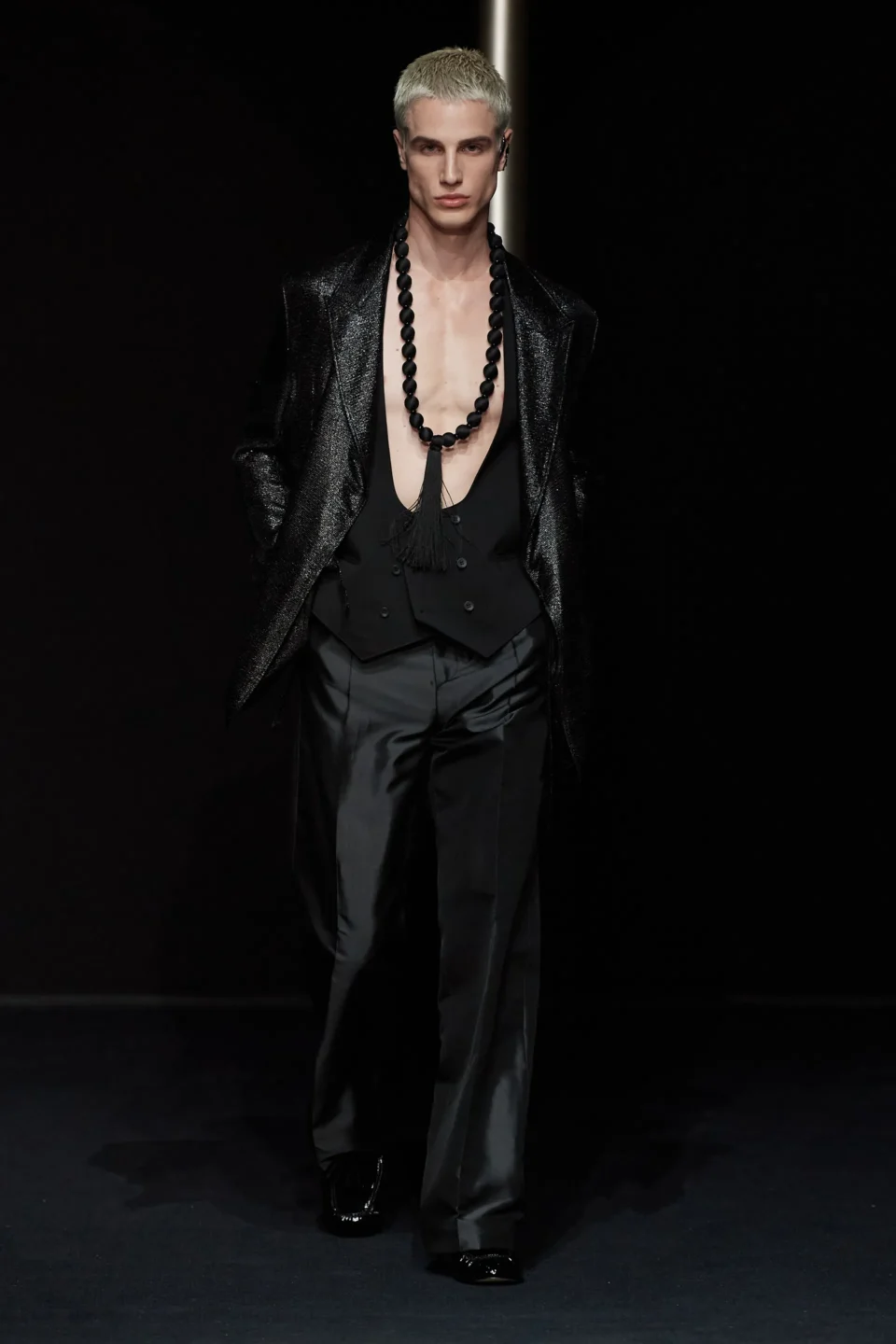 00069-emporio-armani-spring-2024-menswear-credit-gorunway
