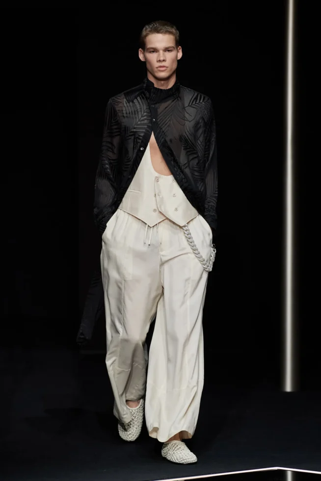 00072-emporio-armani-spring-2024-menswear-credit-gorunway