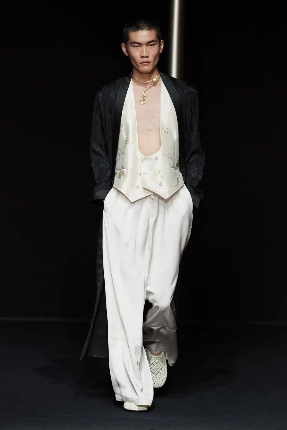 00077-emporio-armani-spring-2024-menswear-credit-gorunway