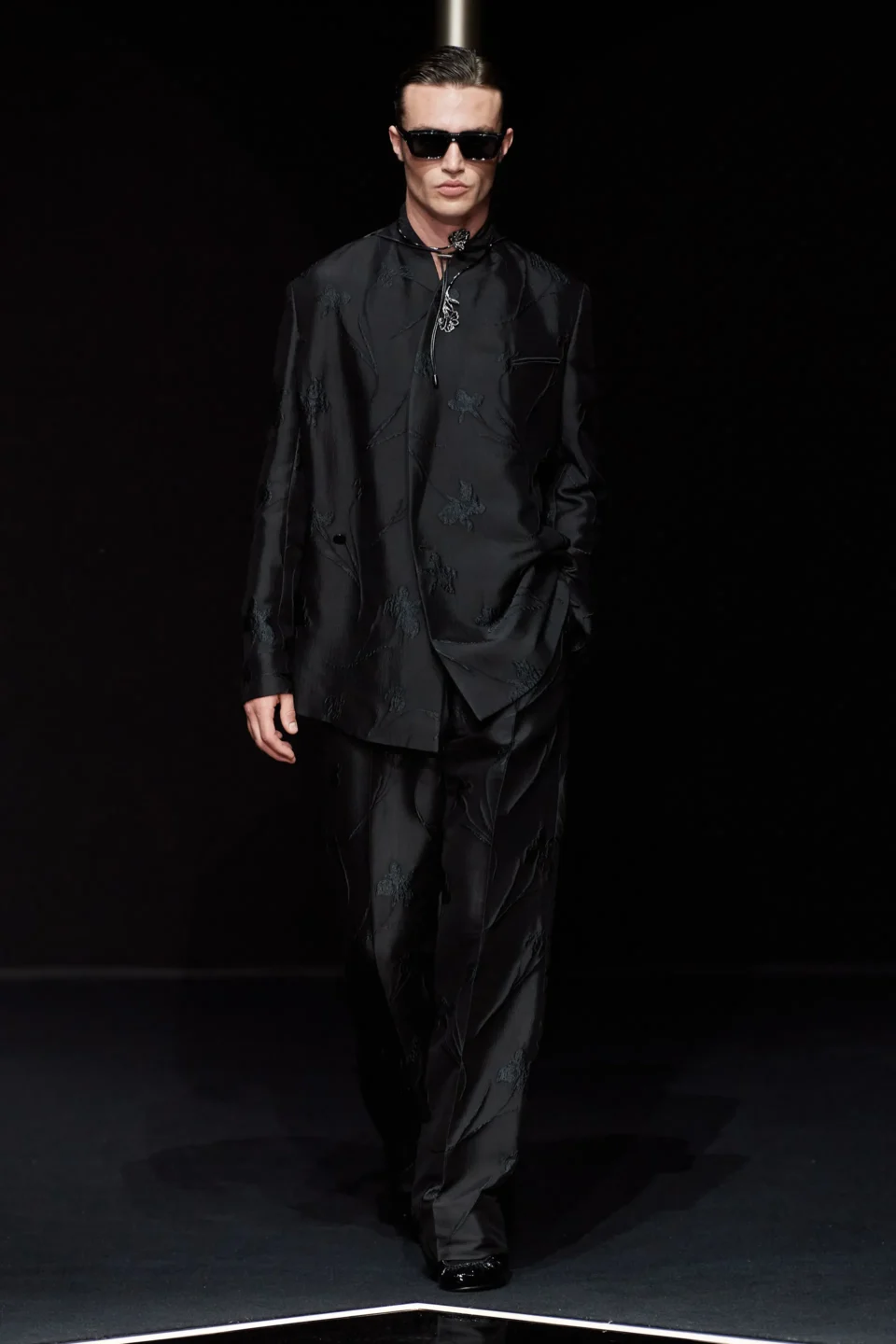 00083-emporio-armani-spring-2024-menswear-credit-gorunway