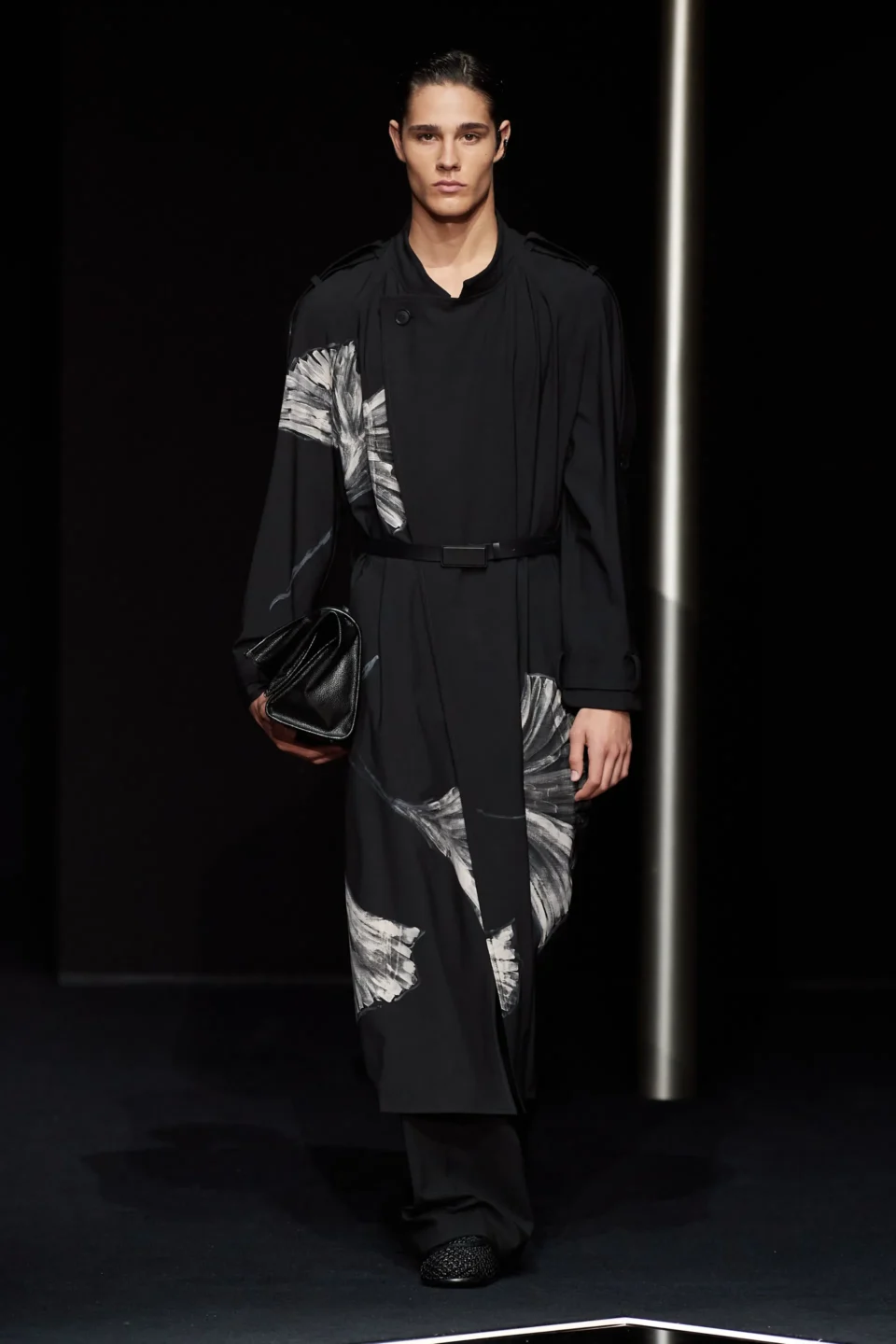 00089-emporio-armani-spring-2024-menswear-credit-gorunway