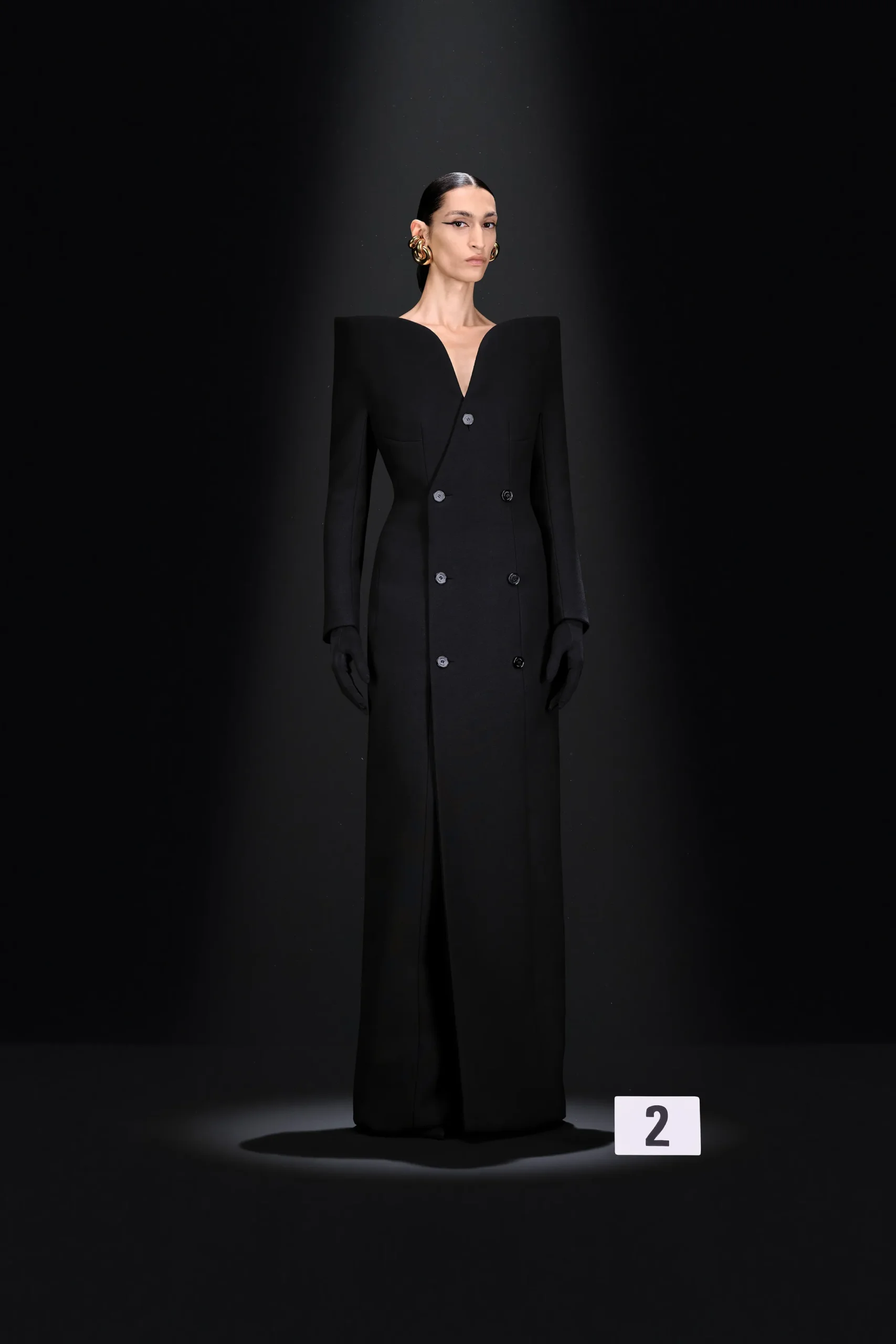 00002-balenciaga-fall-2023-couture-credit-gorunway