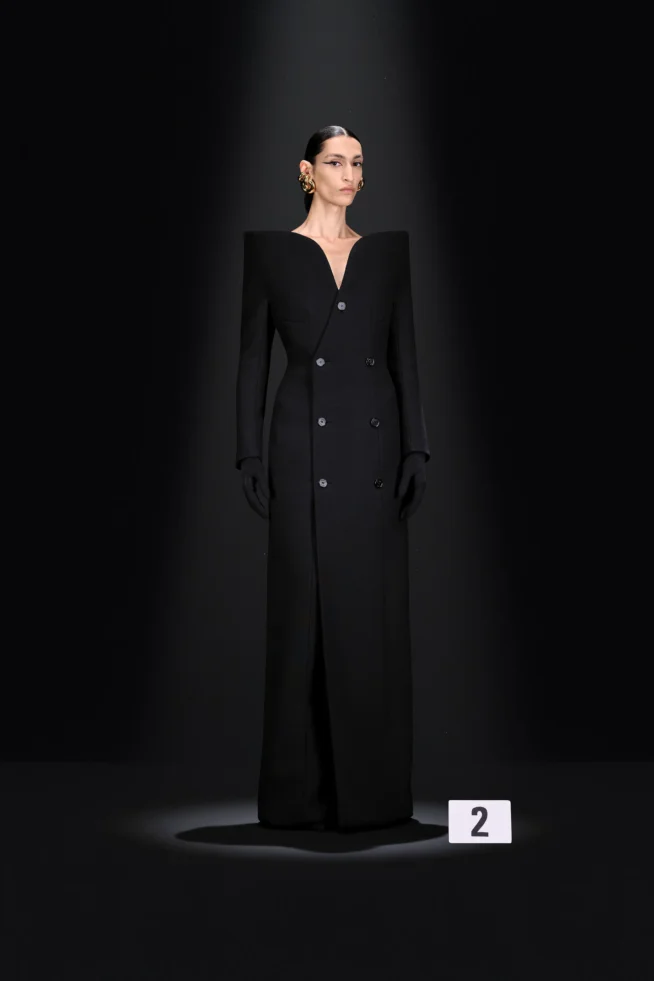 00002-balenciaga-fall-2023-couture-credit-gorunway