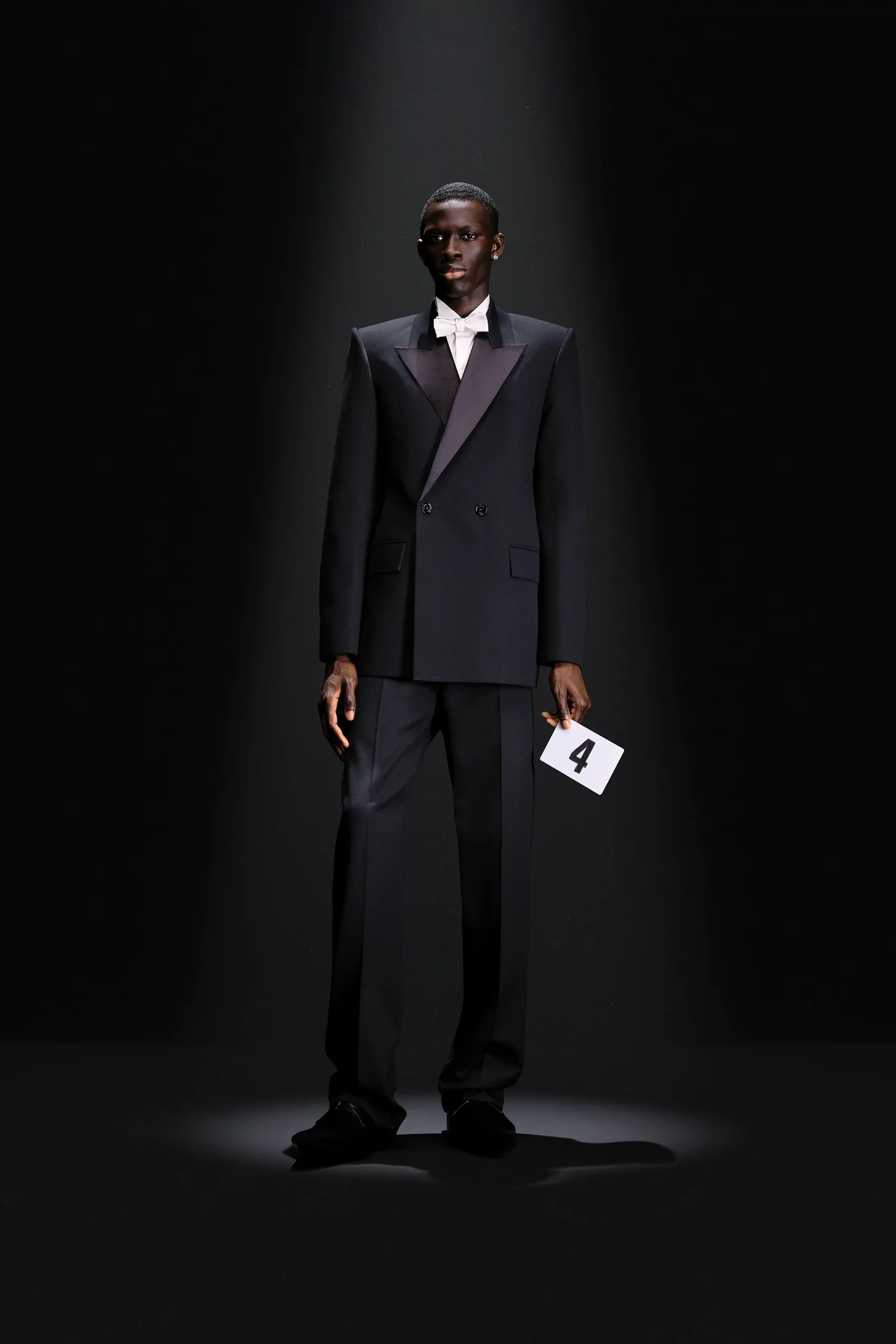 00004-balenciaga-fall-2023-couture-credit-gorunway