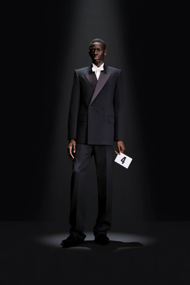 00004-balenciaga-fall-2023-couture-credit-gorunway