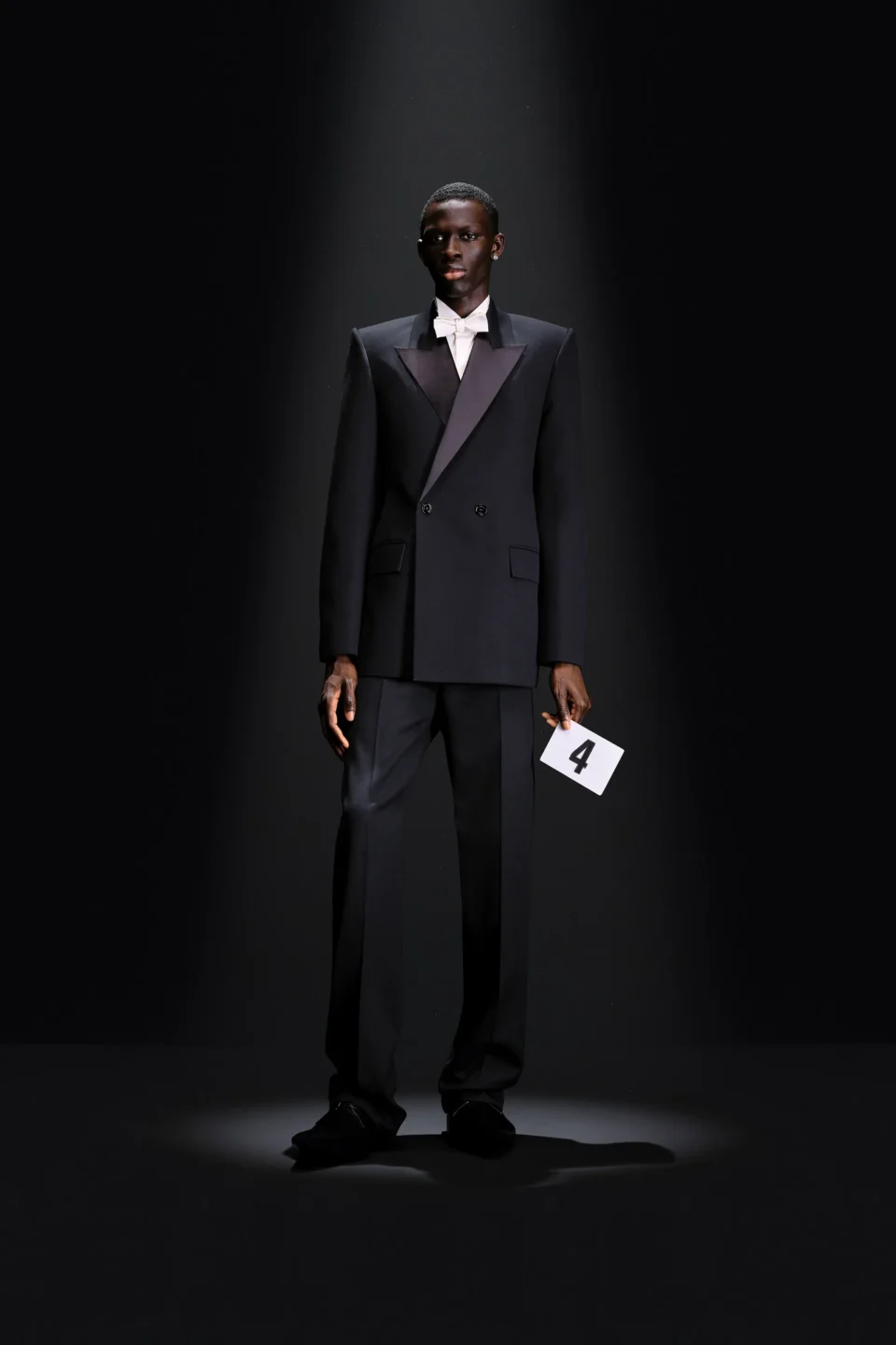 00004-balenciaga-fall-2023-couture-credit-gorunway