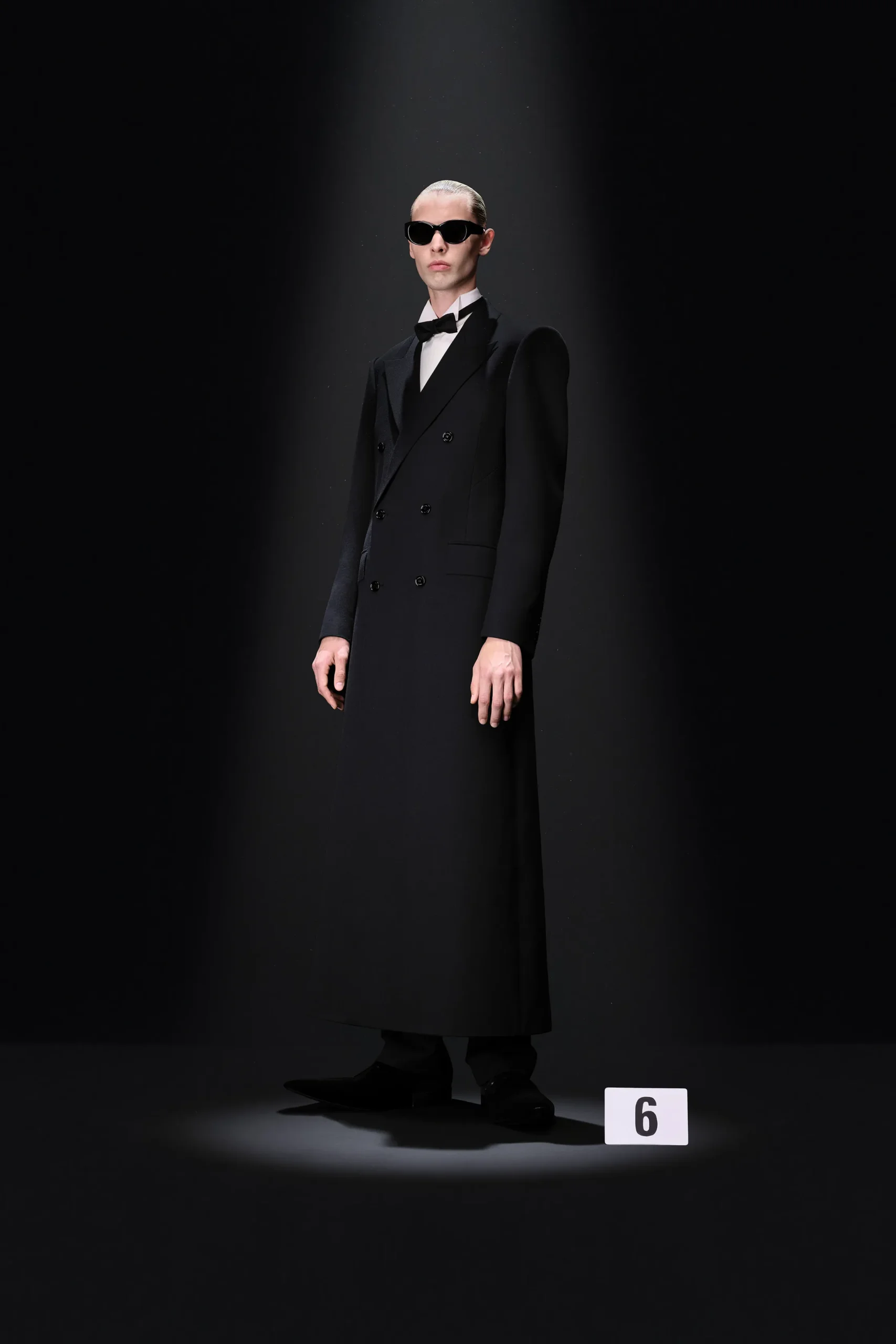 00006-balenciaga-fall-2023-couture-credit-gorunway