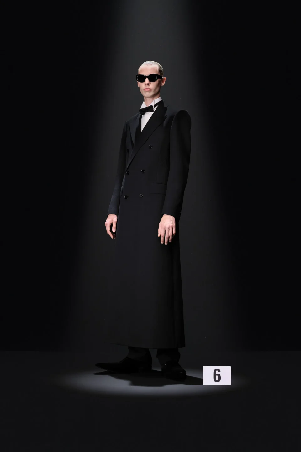 00006-balenciaga-fall-2023-couture-credit-gorunway