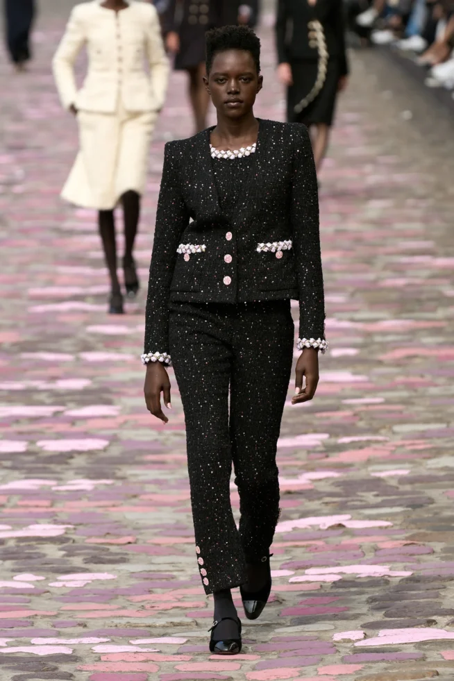 00006-chanel-fall-2023-couture-credit-gorunway